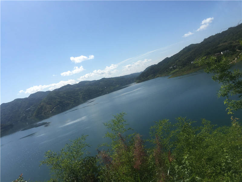 上庸圣水湖"四水归池"水天一色