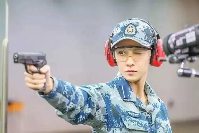 受伤|张蓝心拍戏头部受伤，头裹纱布满身血迹，为赶进度拒绝缝针