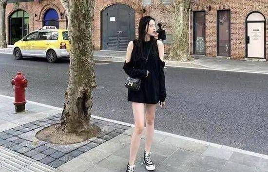 紧身|王中磊女儿王文穿蕾丝紧身上衣！秀娇嫩肌肤火辣魔鬼身材