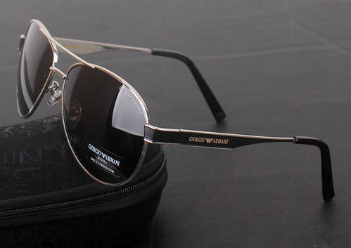 男女|阿玛尼：始终站在时代前沿的时装设计大师，“男女通吃”的人生赢家