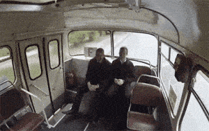 搞笑gif:你看这新娘人生第一次穿上礼服是多么开心呀!