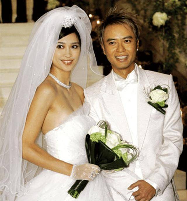 原创李克勤妻子近照,46岁仍貌美如花,结婚14年不爱下厨仍被宠成公主