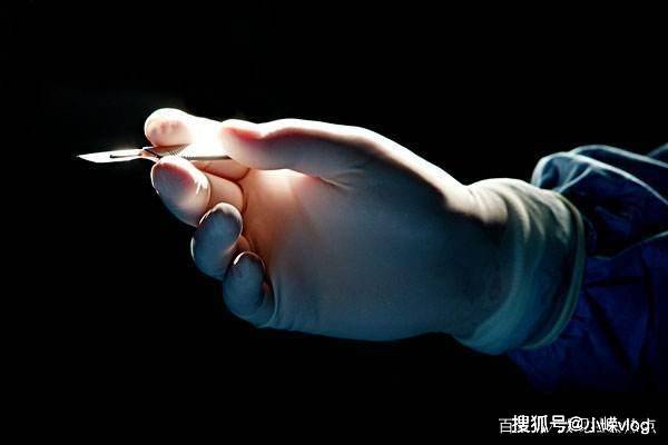 医生私自收钱给幼儿做手术，结果手术失败，结局导致幼儿被截肢