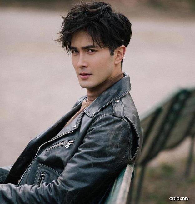 原创东华帝君高伟光穿黑皮衣演绎成熟男人魅力,多图快点进来看看吧!