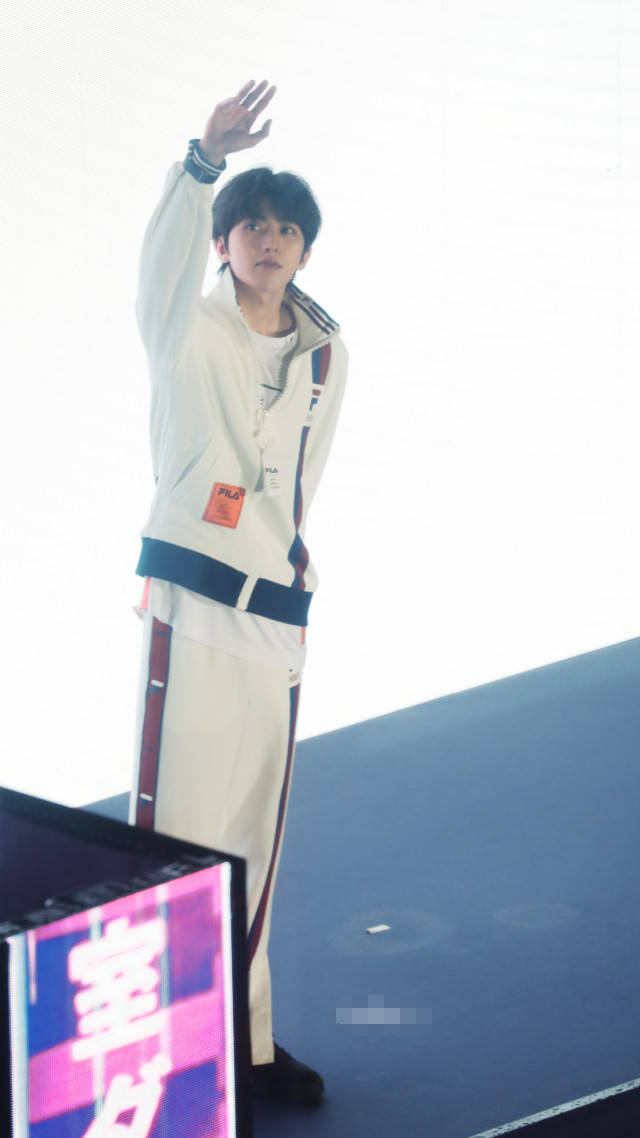 学长|原创蔡徐坤品牌活动饭拍，运动风学长坤上线！你的“夏日情人”来袭