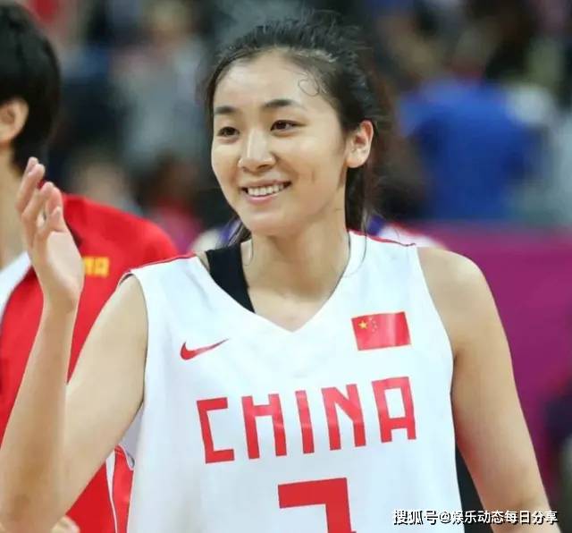 科比认为中国女篮第一美女,1米88身材高挑,库里也曾偷