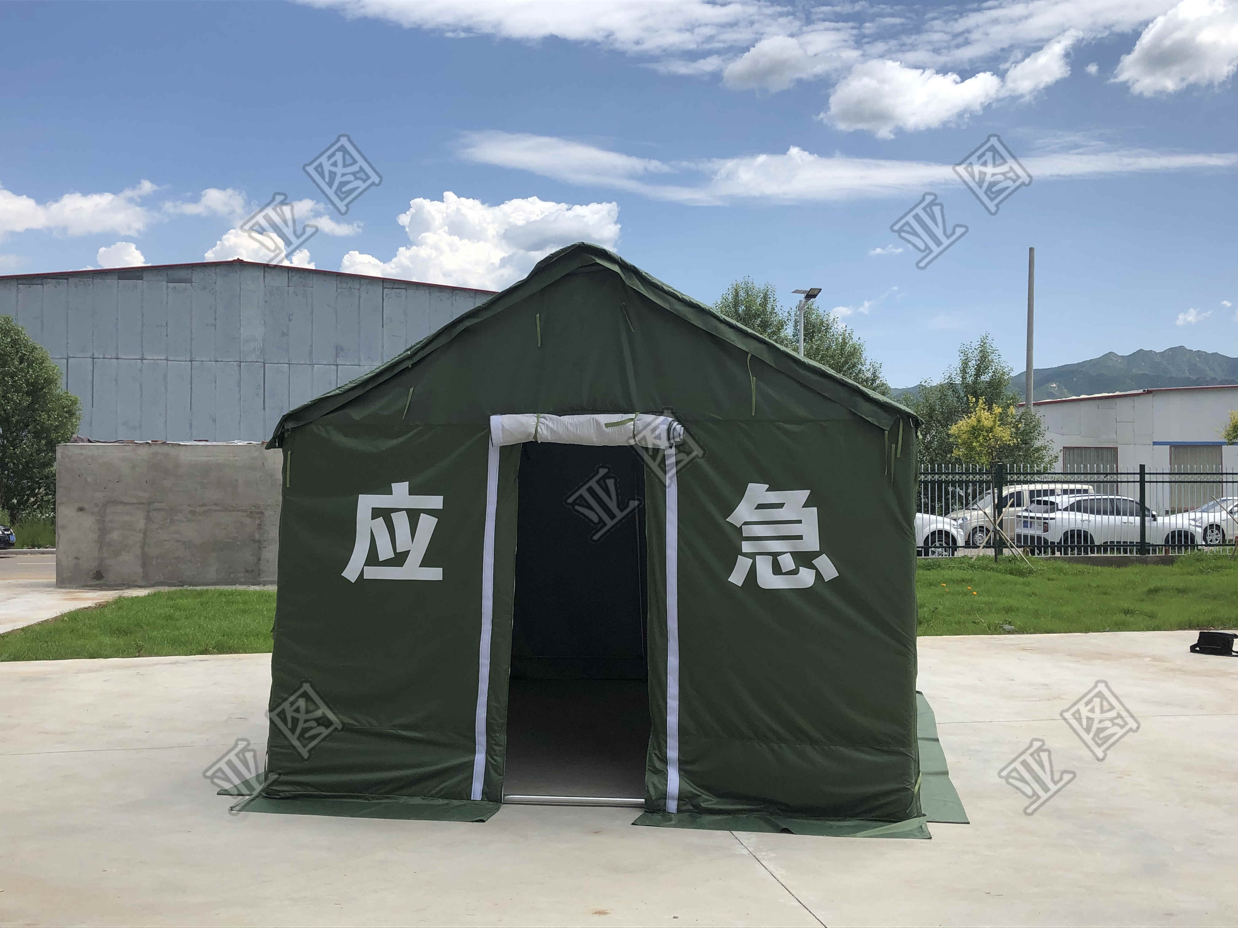 以其铝合金材质作为骨架相互结合来搭建而成,优质的救灾帐篷与人们