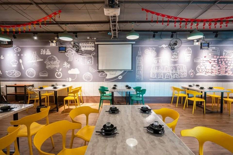 烧烤|打卡海鲜刺身、炭火烤串，凌晨2点还爆满！开在天台的烧烤档