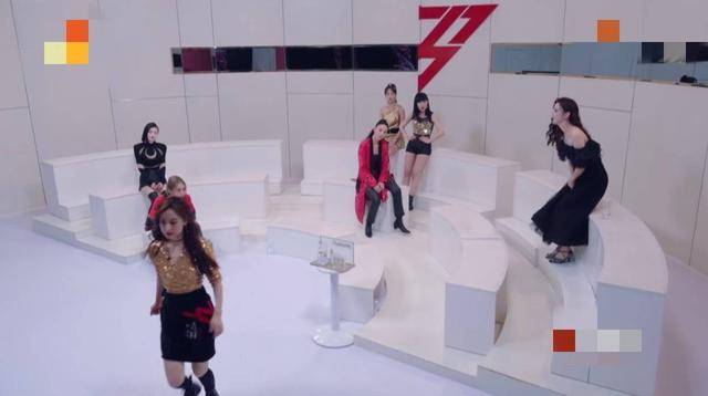 耳语|原创沈梦辰被淘汰时，吴昕顿时神伤离座，相拥耳语击碎多年不和传闻