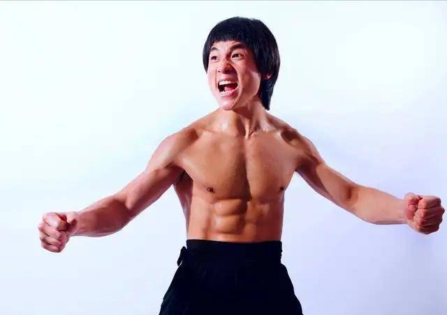 飞龙|原创现代李小龙痛骂黄晓明：你和秦岚耍了两年流氓，纯粹是个渣男
