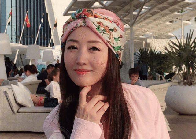 杨钰莹第一次上央视时，央视的编播人员被她的