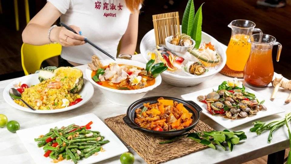 烧烤|打卡海鲜刺身、炭火烤串，凌晨2点还爆满！开在天台的烧烤档