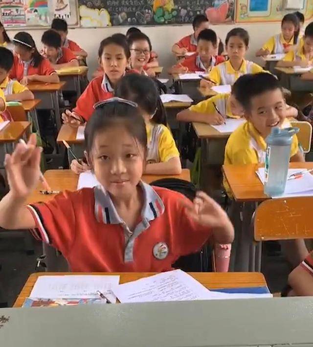期末考试，小学生发现试题很简单，当场“嗨起来”，网友：记得写名字