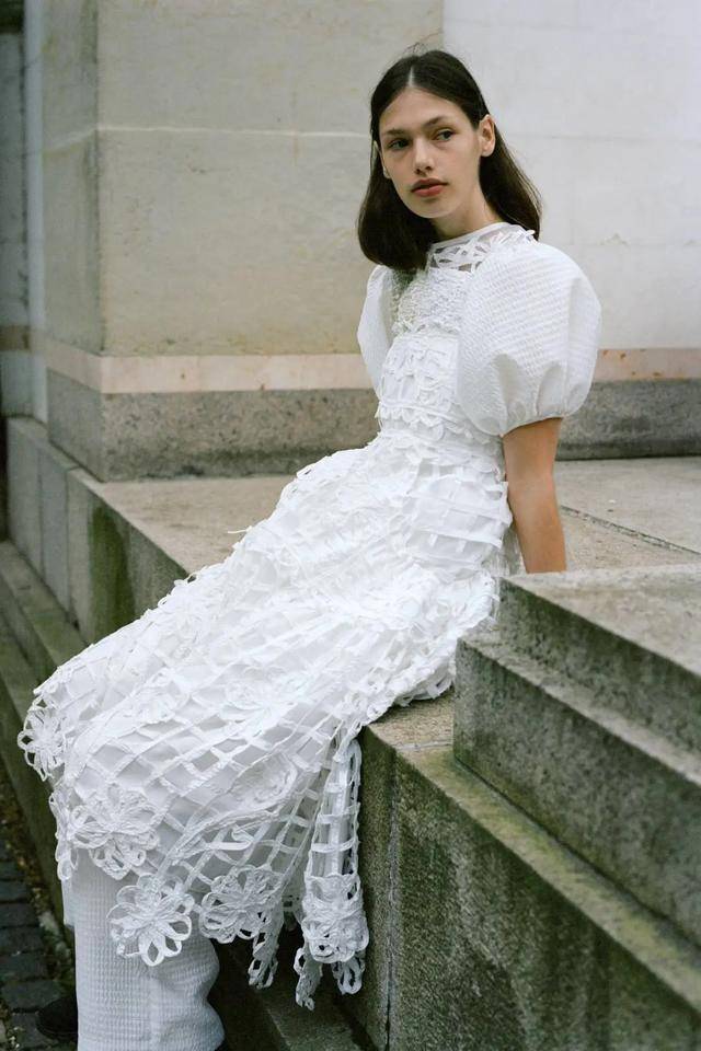 刘雯学|不能出门旅行？跟着大表姐刘雯学度假风穿搭，云度假可好？