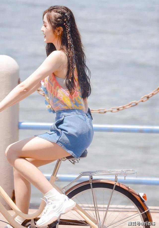 吴宣|吴宣仪不愧是“画报女神”,纤细腰线大长腿,每天都是那么美!