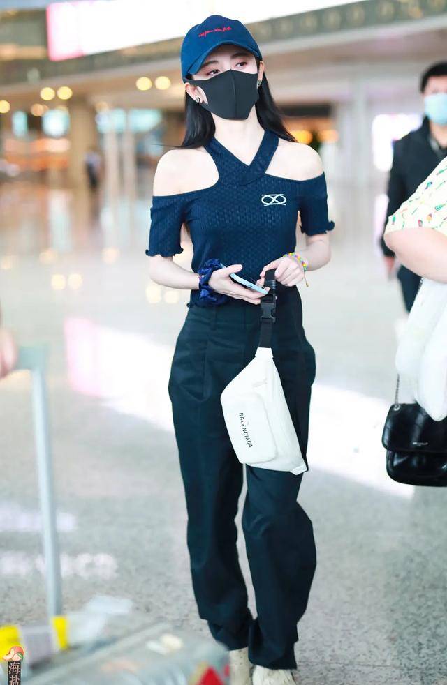 阴影|原创鞠婧祎遭遇强风发际线被吹起，阴影粉涂太多场面尴尬