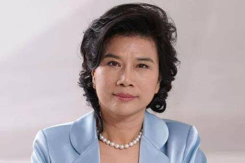 刘雨昕|女团C位被骂“比蔡徐坤还男人”,羞辱谁呢?