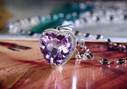 色彩|一些必要的珠宝色彩搭配技巧