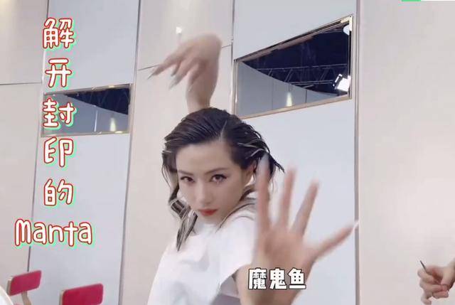 女明星|原创伊能静用发卡当耳环、张雨绮的脏辫绑了一夜,姐姐的妆容藏满心机