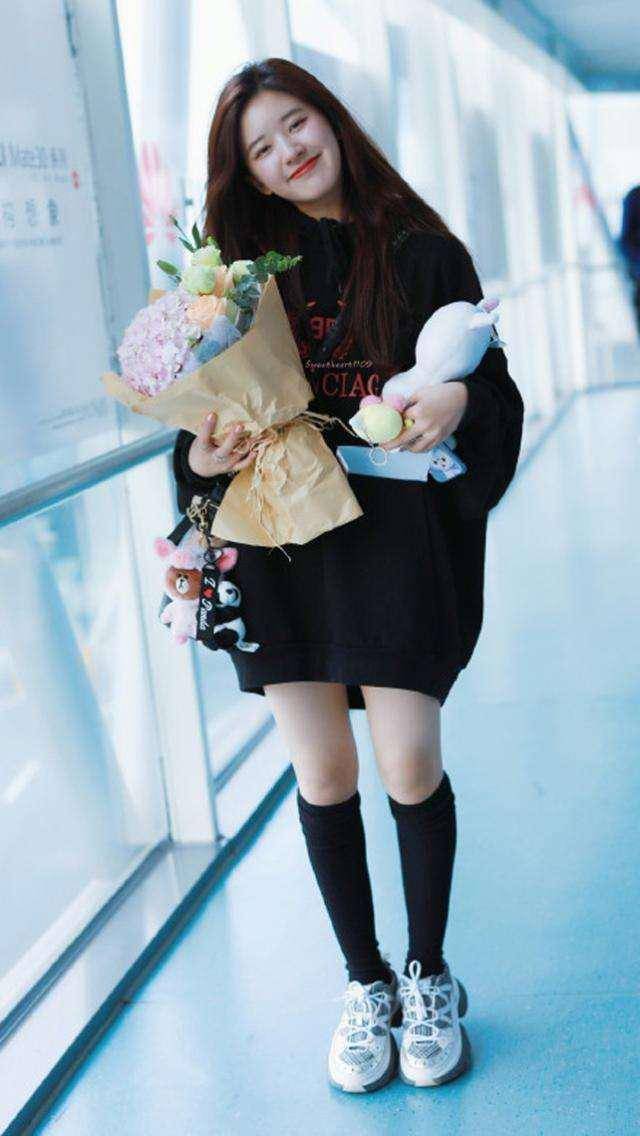 跟着宝藏女孩赵露思学习日常元气穿搭简单又实用