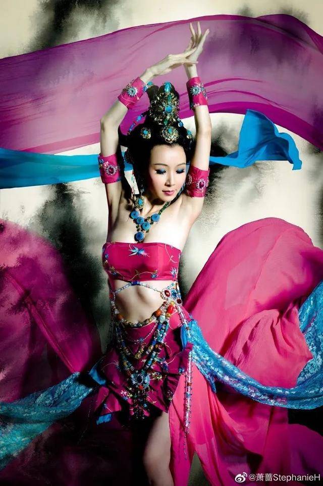 腰肢|萧蔷飞天仙女造型超美！性感妖娆腰肢纤细魔鬼身材