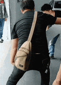 搞笑gif趣图:妹子不要怕,其它我不是故意吓你的!