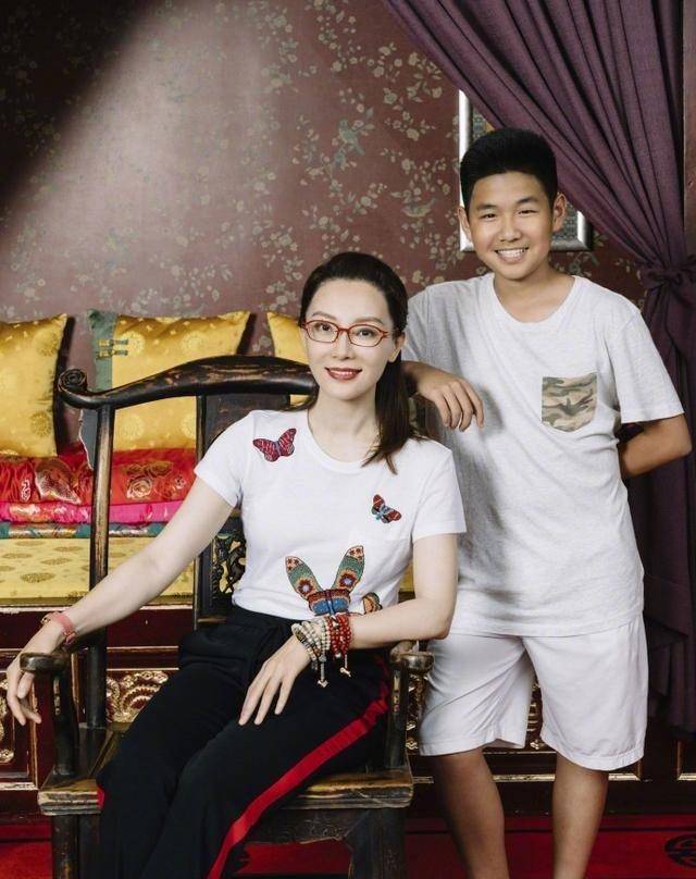 曾为了继子不生孩子,陈数嫁二婚老公,待继子如己出