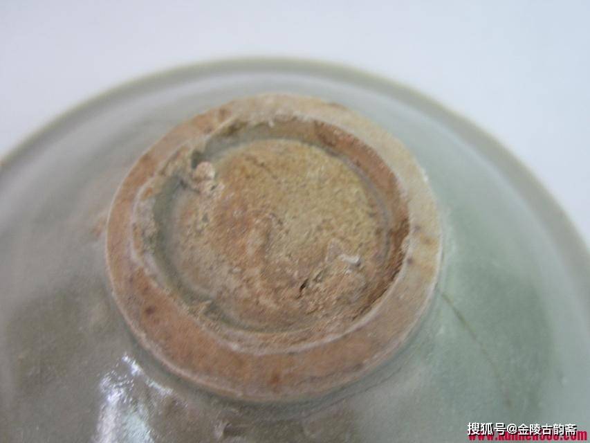 五代和宋代耀州窑青瓷的底足照片