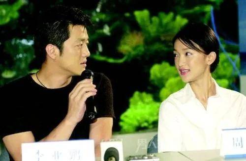 水深|原创娱乐是个圈，香港豪门更是个圈！圈里水深不好走，李嘉欣为何躺赢