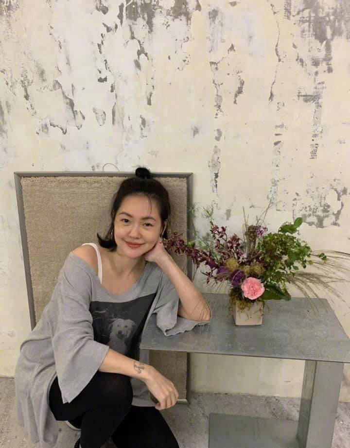 小s三女儿长相太高级,合体拍杂志有气场