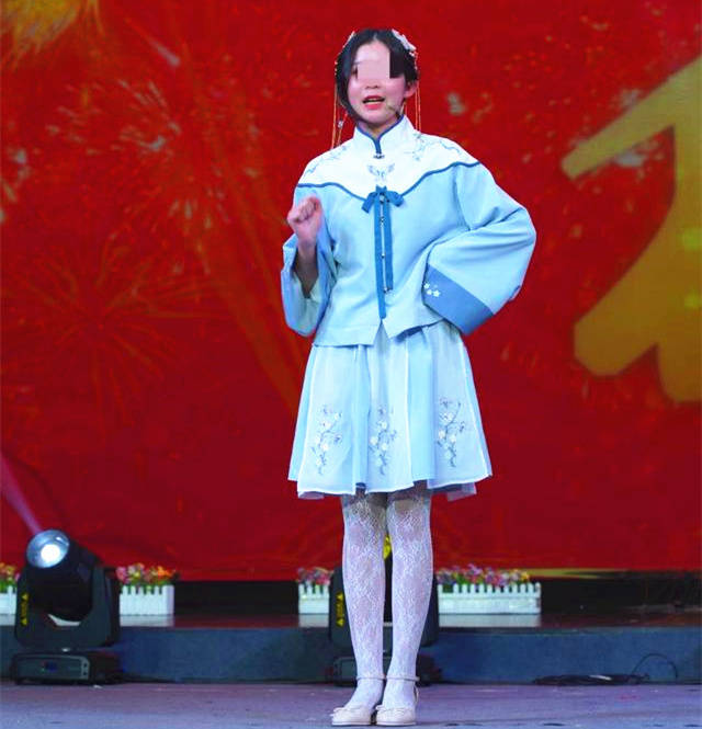 神童|一天写2000首诗？“神童少女”还是3家品牌创始人，面对网络质疑其父回应了