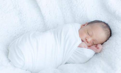 都易|新生婴儿怕冷还是怕热？多半新手父母都易弄错，别再大意了