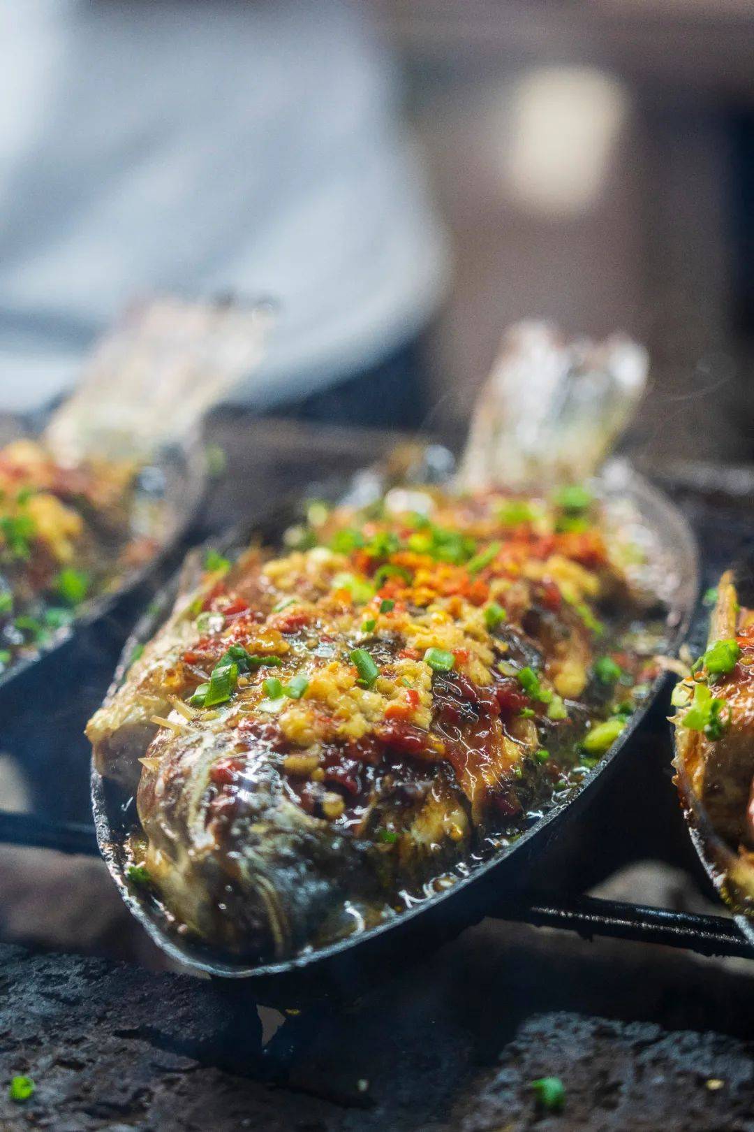 连唐僧|生蚝比47码皮鞋大,连唐僧都无法拒绝藏在昆明小区的老字号烧烤