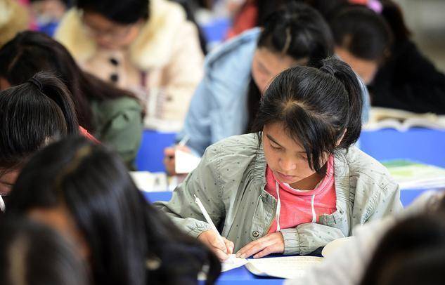 举报|教师工资将翻倍？新政策出台，年底有望高于公务员！老师：等吧