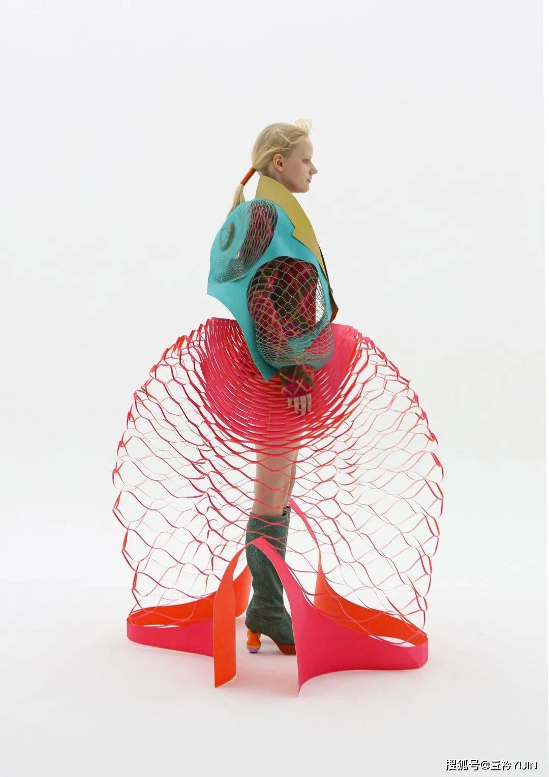 激光|新锐设计师 | 来自圣马丁的小姐姐带你用激光切割技术探讨可持续时尚