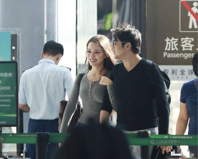 腰肢|有种迷人叫吉娜穿长裙，身材曼妙腰肢纤细惹人羡，男人就爱这一款