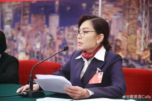 邝美云|拒当赌王“五姨太”放弃千亿富豪，她从港姐华丽转身成珠宝女王！