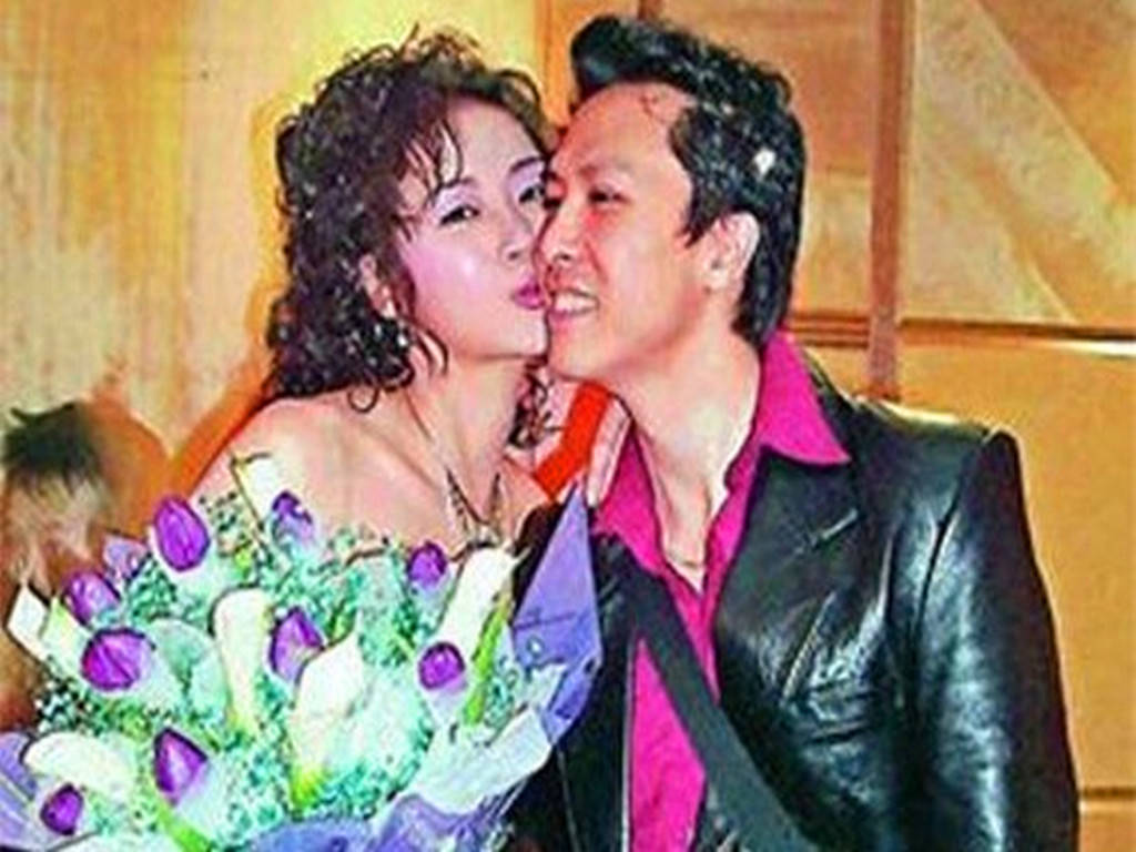 1995年,万绮雯与甄子丹合作民国剧《精武门》时,走到一起.