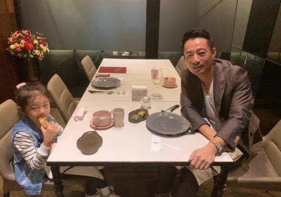 汪小菲回应秦昊曝自己区别对待儿子女儿:等我带你爬香山