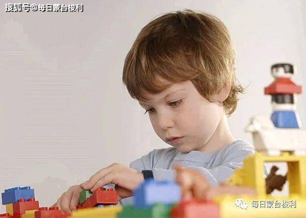 智慧在儿童的手指尖上,蒙台梭利教室孩子喜欢工作的奥秘