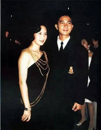 父亲|原创赌王葬礼上，何超琼让旧爱与父亲同框：原来，她一直未能忘记他