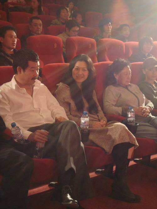 皱纹|刘琳从没掩饰过衰老,素颜皱纹很多,但气质优雅依然漂亮!