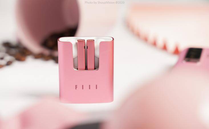 耳机|FIIL CC新出潮流猛男粉配色。可以，这很汪峰老师