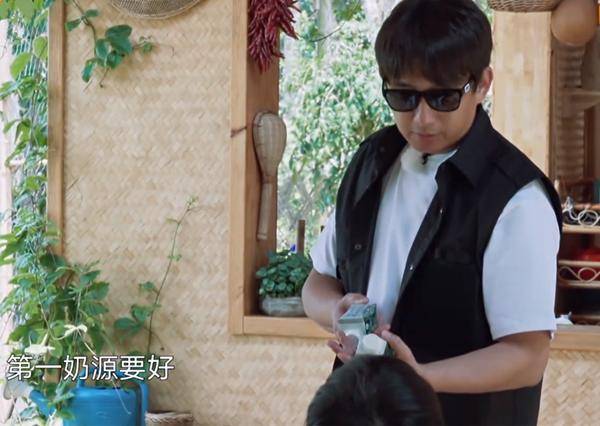 广告|原创广告里插节目？何炅彭昱畅尬说口播，《向往的生活》惹老粉伤心