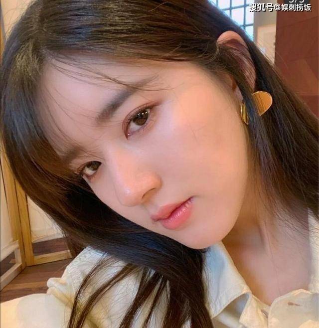 原创赵露思晒自拍高清照回应生图质疑:我就是活在滤镜下的女艺人