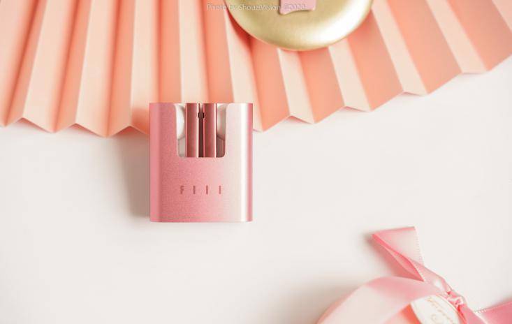 耳机|FIIL CC新出潮流猛男粉配色。可以，这很汪峰老师