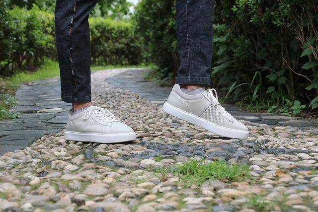 皮鞋|皮鞋的舒适度居然这么好？七面“轻功”凉感小白鞋体验