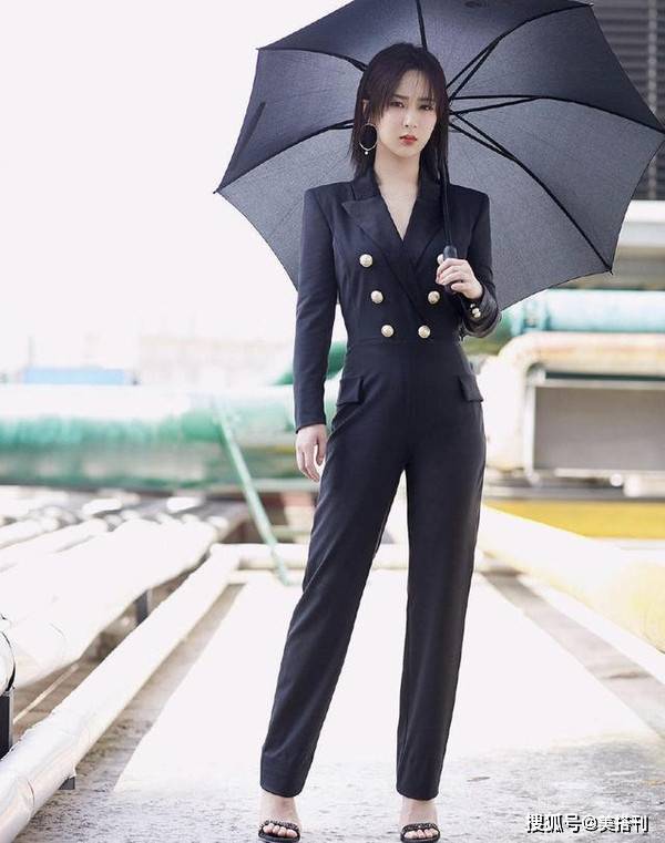 女孩|穿搭小白如何快速进阶？低难度高水准的连体元素，轻松变身时髦精