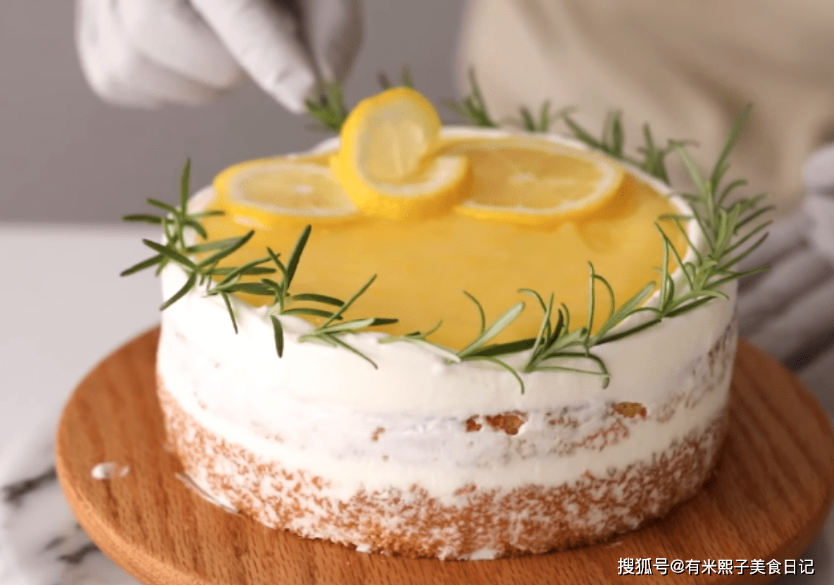 颜值担当的柠檬蛋糕,酸酸甜甜口感松软,就算多吃点也不怕发胖