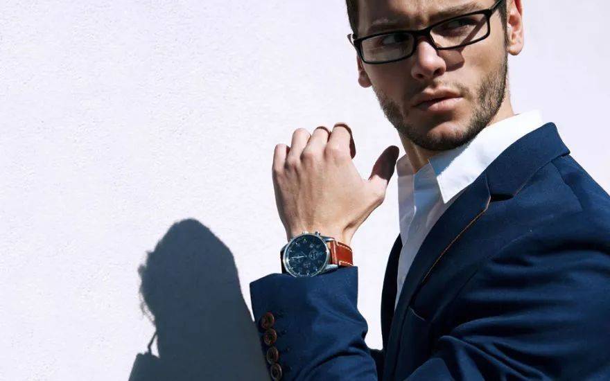 疫情之后，年入40万的金融男没衣服穿了